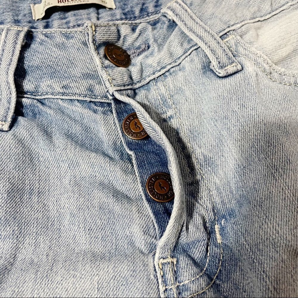 3/W26 Hollister Light Wash Triple Button Fly Cuffed Jean Shorts - Picture 3 of 5